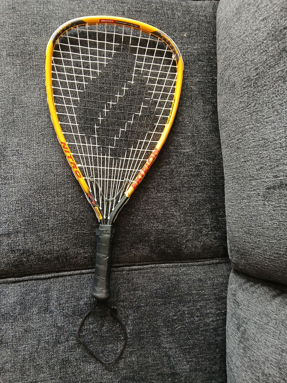 Ektelon Nitro Powerfan 900 Long Body racquetball racquet.
Key Features
• Brand/M